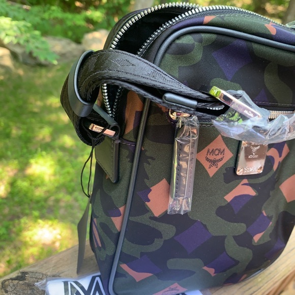 ⛔️SOlD⛔️Authentic MCM Nylon/Leather zip camo Crosb - Picture 9 of 13